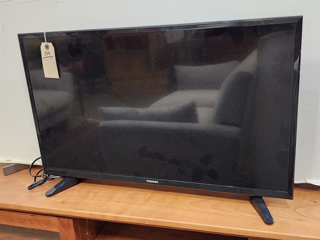 Toshiba 32" Flat Screen TV (1 of 4)