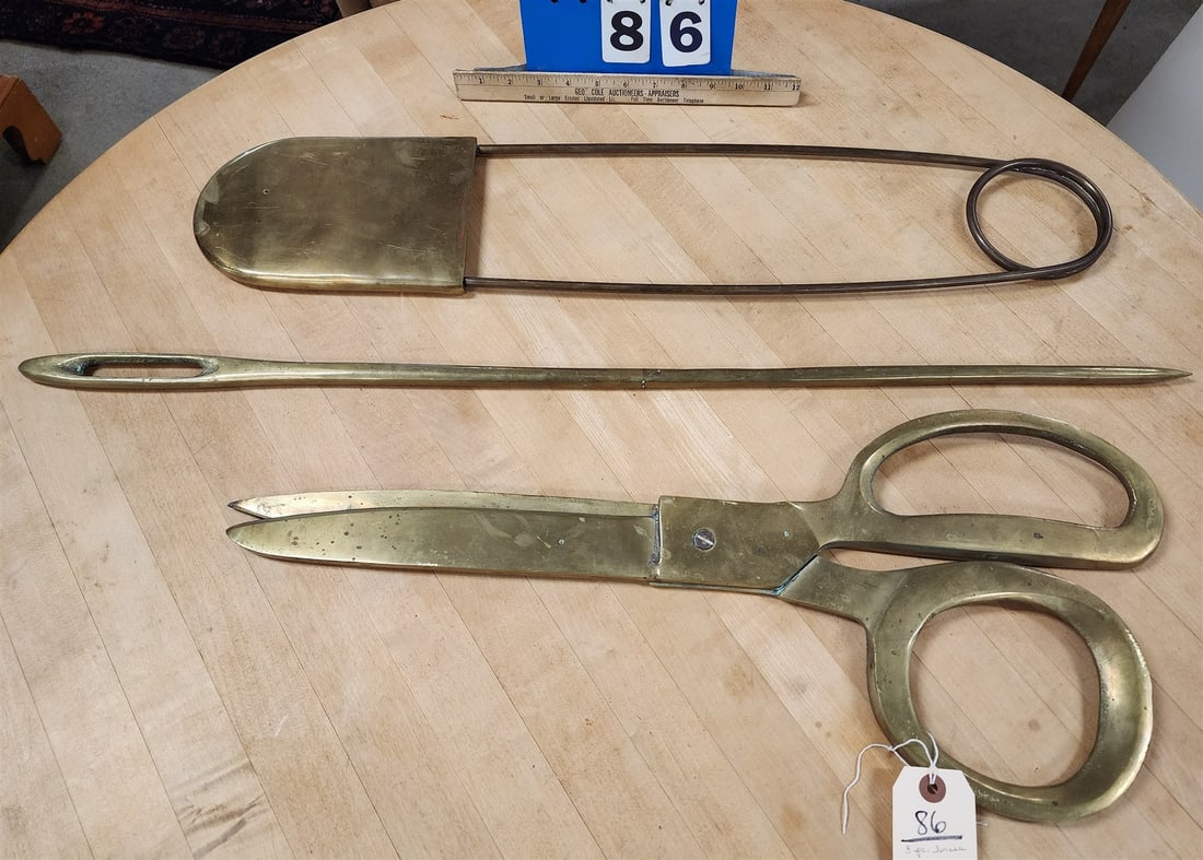 Lot 3 Brass Oversize Scissors 25 1/4", Needle 34 1/4" + Safety Pin 29 1/2" (1 of 2)