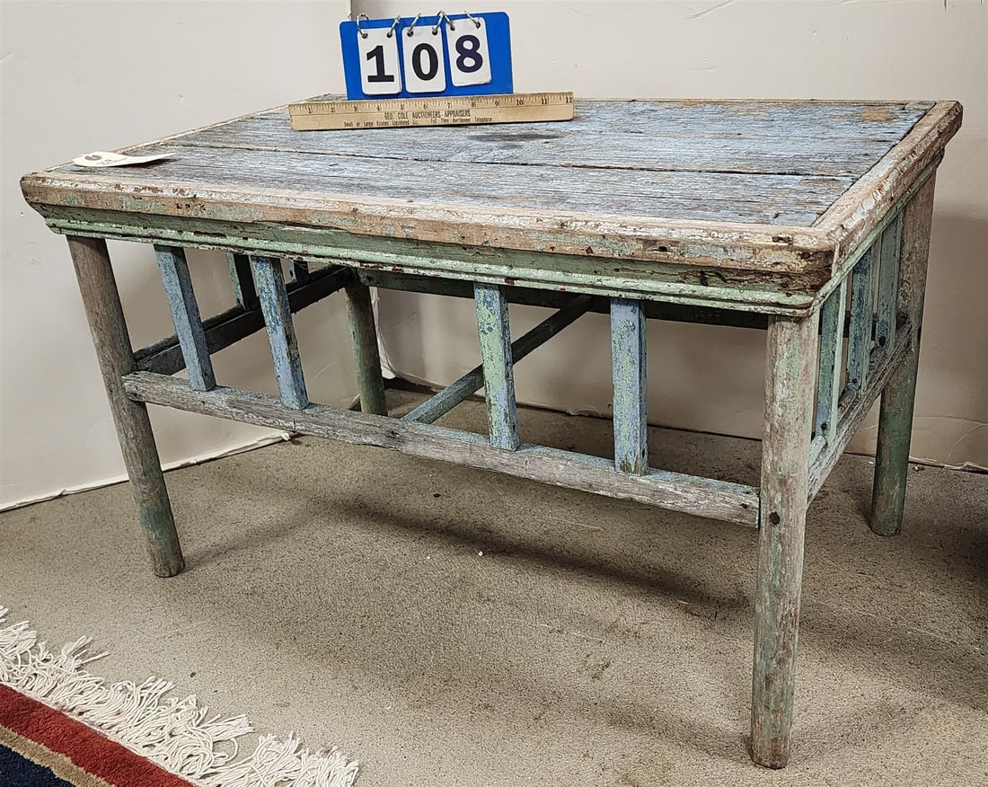 Prim Ptd Bench 18 1/2"H X 30 1/2"W X 18 1/2"D: Prim Ptd Bench 18 1/2"H X 30 1/2"W X 18 1/2"D