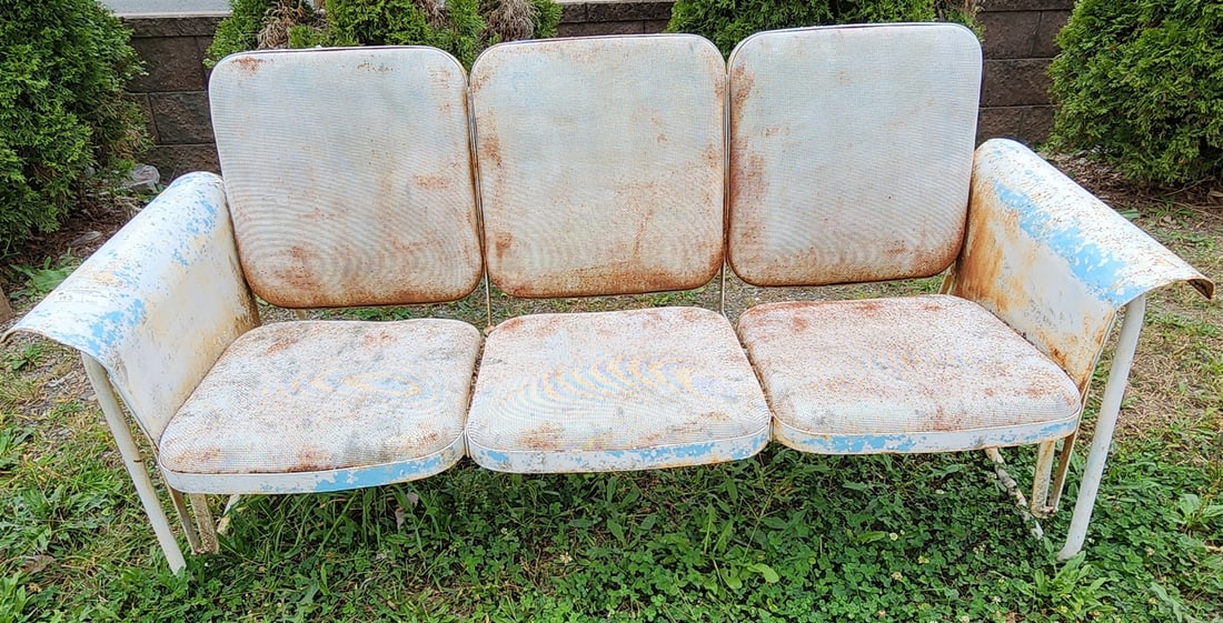 50's Metal Glider 32"H X 6'L X 21"D: 50's Metal Glider 32"H X 6'L X 21"D