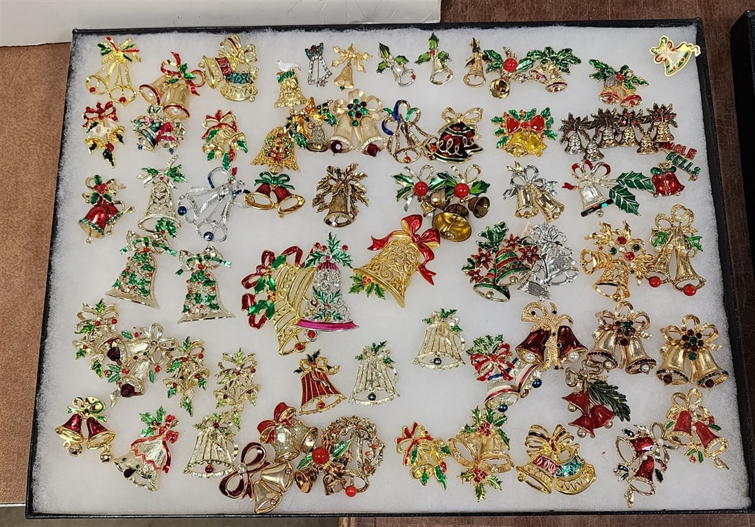Lot 60+ Christmas Bell Pin Costume Jewlery: Lot 60+ Christmas Bell Pin Costume Jewlery