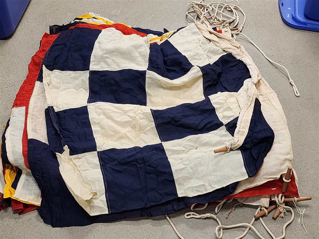 Bx. 21 Nautical Flags: Bx. 21 Nautical Flags