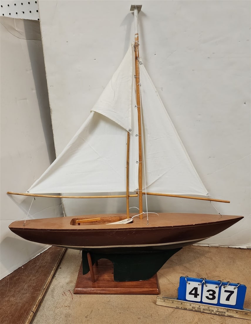 Vintage Pond Sail Boat 34"H X 29"L X 7 1/2"W (1 of 2)
