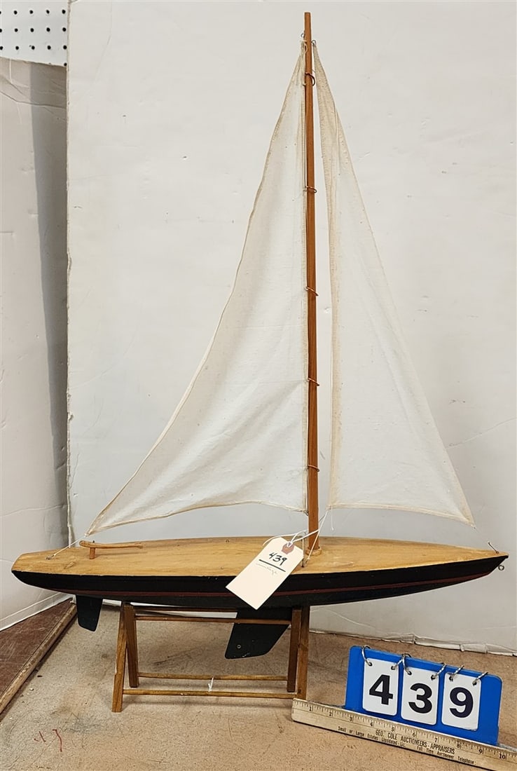 Vintage Pond Sail Boat 33"H X 24"L X 4 1/4"W (1 of 4)