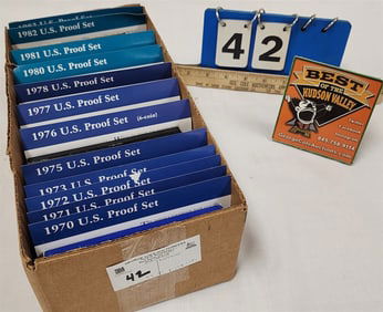 Bx 25 US Proof sets 1970-1973, 2-1975, 4-1976, 3-1977, 3-1978, 2-1980, 2-1981, 3-1982 + 2-1983