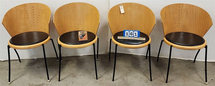 Set 4 Modern Metal Base Plywood Back Chairs