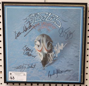 Frame dEagles 1971-1975 Greatest Hits Album Autog By The Band Members