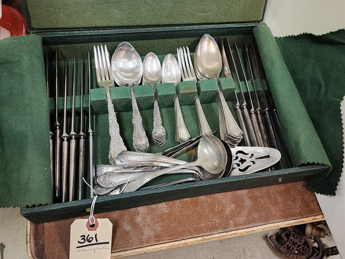 Bx'd 2 Sets Silverplate Flatware (1 of 8)