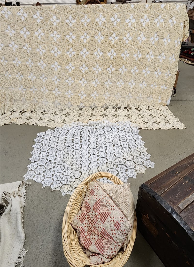Basket Crochet Spread, Table Cloth Pillows (1 of 5)