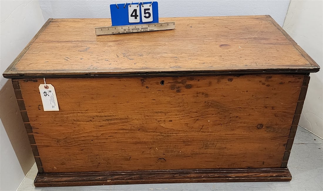 Prim. Pine Blanket Bx 18 1/2" H X 37 1/2" W X 19 3/4" D + 3 Woven Runners (1 of 2)