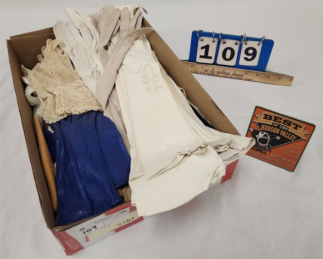 Bx. Vintage Gloves - Kis, Lace, Leather,Etc. 31 Pr.: Bx. Vintage Gloves - Kis, Lace, Leather,Etc. 31 Pr.