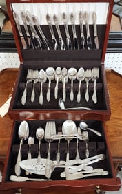 Bx'd Silverplate Flatware Set 119 Pc. Roger's First Love