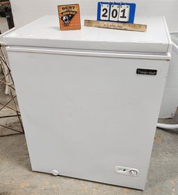 Magic Chef Chest Freezer 33 1/2" H X 27 1/2" W X 21" D