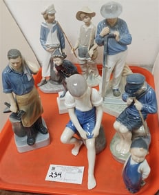 Tray 6 Royal Copenhagen Figurines 4502, 1757, 3250, 1129, 905, 685 + 2 Lladro O22JU + 4810