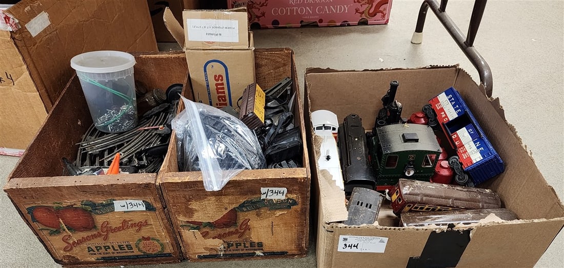 3 Bx's - Trains Lionel 1660E Engine + Tender, Rescue 2 N.Y. Engine, 3 Ives Cars, Lehmann Engine (1 of 5)