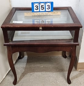 QA Style Style Mahog Vitrine 24" H X 22 1/2" W X 17 1/2" D