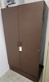 Metal 2 Door Cabinet 5'6" H X 3' W X 21 1/2" D
