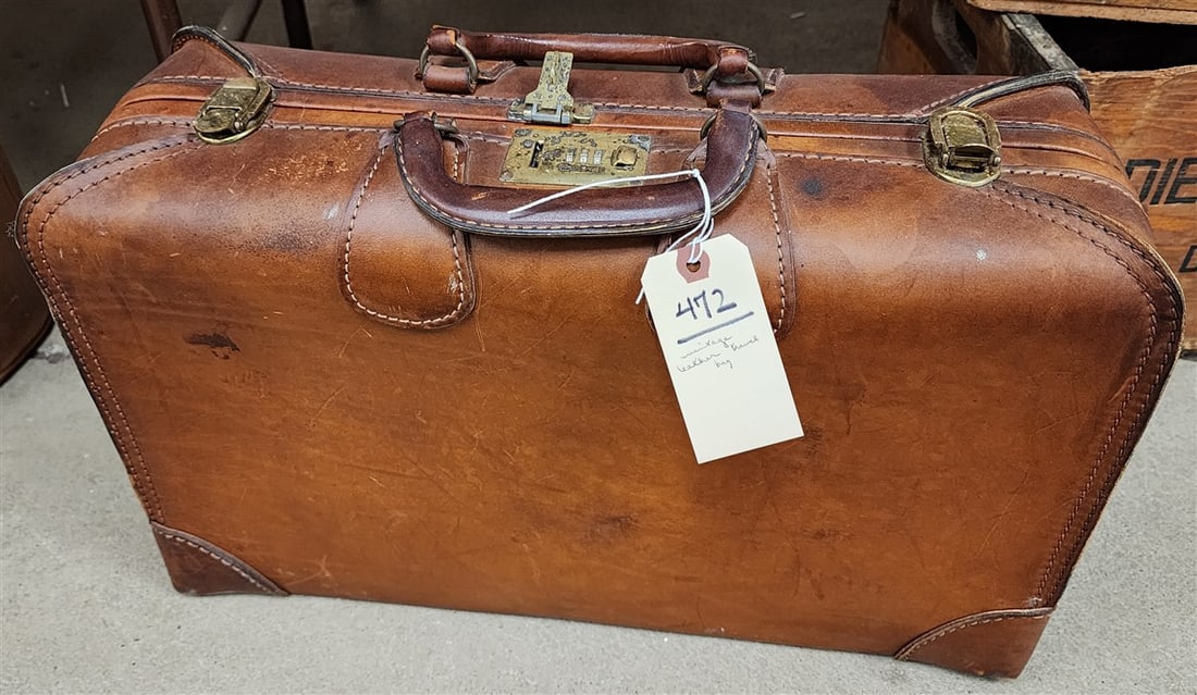 Vintage Leather Travel Bag w/Photography Bks: Vintage Leather Travel Bag w/Photography Bks