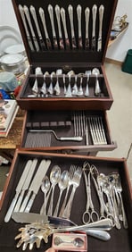 Bx'd Lunt "Modern Victorian" Sterl. 93 Pc. Flatware Set 82.83 ozT - WT Does Not Include 22 Pcs. -