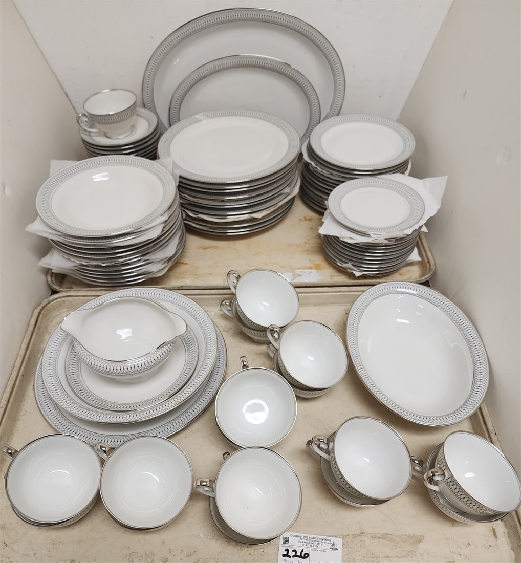 Tray 90 Pc. Bavaria "The Elgin" Dinner Service (1 of 5)