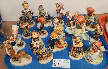 Tray 18 Hummels - 3 V Bee, 9 V Bee Germany, 6 - 3 Line