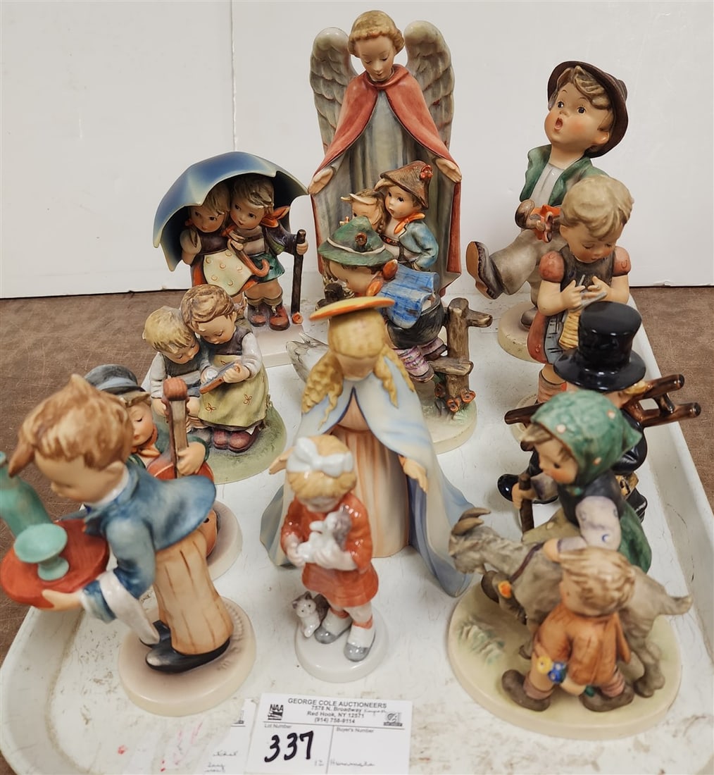 Tray 12 Hummels V Bee 195/I, V Bee W. Germany 186, 24, 88, 109/11, 3 Line 346, Goebel 105, 1074012,: Tray 12 Hummels V Bee 195/I, V Bee W. Germany 186, 24, 88, 109/11, 3 Line 346, Goebel 105, 1074012, 334, 154/0 + 2000 Yr. Lmt. Ed. Figurine