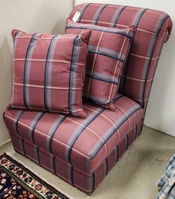 Uphols. Chair 34" H X 27" W X 24" D w/2 Pillows