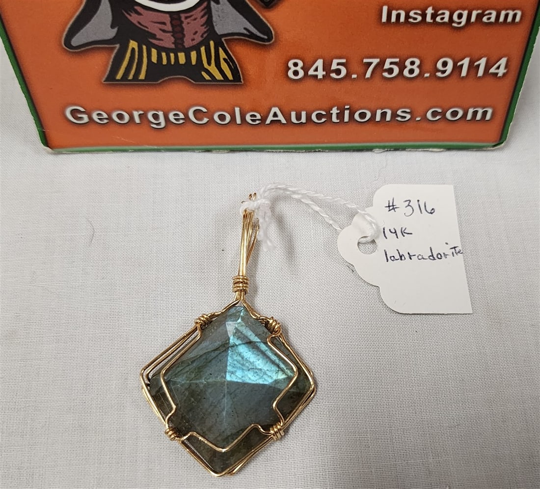 14K + Labradorite Pendant: 14K + Labradorite Pendant