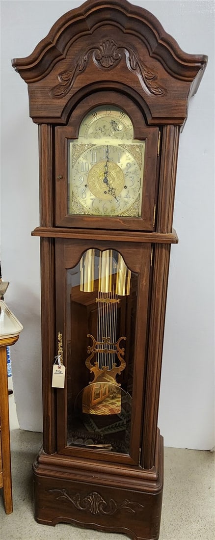 Salem Mahog. Grandfather Clock 6'8" H X 22 1/2" W X 11 1/2" D (1 of 4)