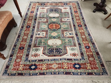 Caucasian 5' 10 1/2" X 8'8"