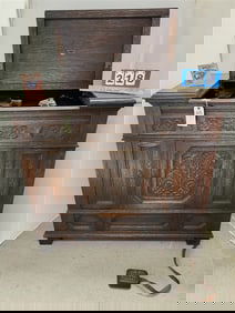 20's Carved Oak Cabinet Housing An RCA Victor Turn Table + Radio 38 1/2" H X 42" W X 22" D + Bx