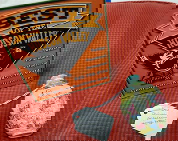 Chinese Porcelain Snuff Bottle 2 3/4"