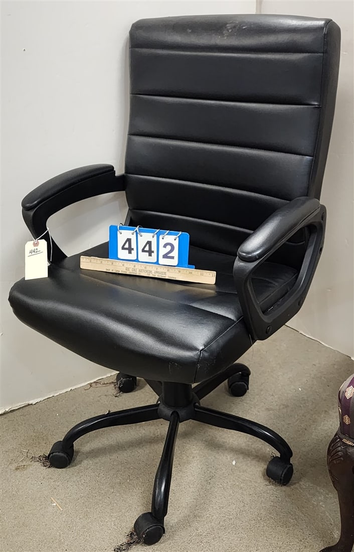 Desk Chair 39 1/2" H X 2' W X 17 1/2" D: Desk Chair 39 1/2" H X 2' W X 17 1/2" D