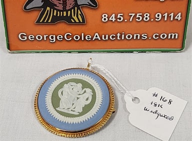 18K Pin/Pendant w/Wedgewood Jasperware 1 1/2" Diam.