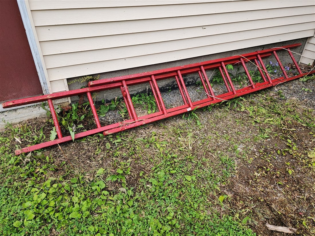 Wooden Extension Ladder 20' (1 of 3)