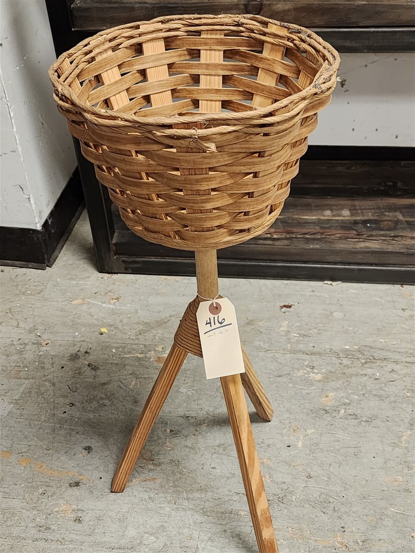 Lot 6 Woven Wooden Planters: Lot 6 Woven Wooden Planters