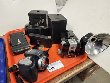 Tray 7 Cameras - Brownie Hawkeye, Kodak 2 -Brownie 120, Kodak 620, Kodak Digital Etc.
