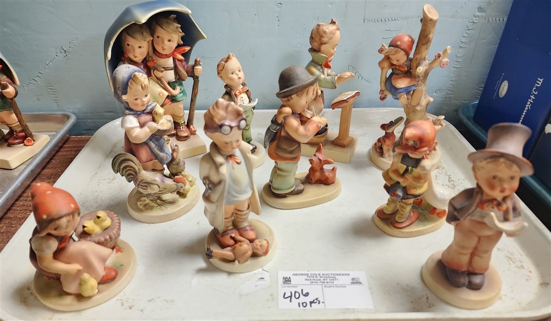 Tray 10 Full Bee Hummels - 57/0, 131, 127, 199, 47, 1, 71 (umbrella chipped), 135, 129, 56B (1 of 8)