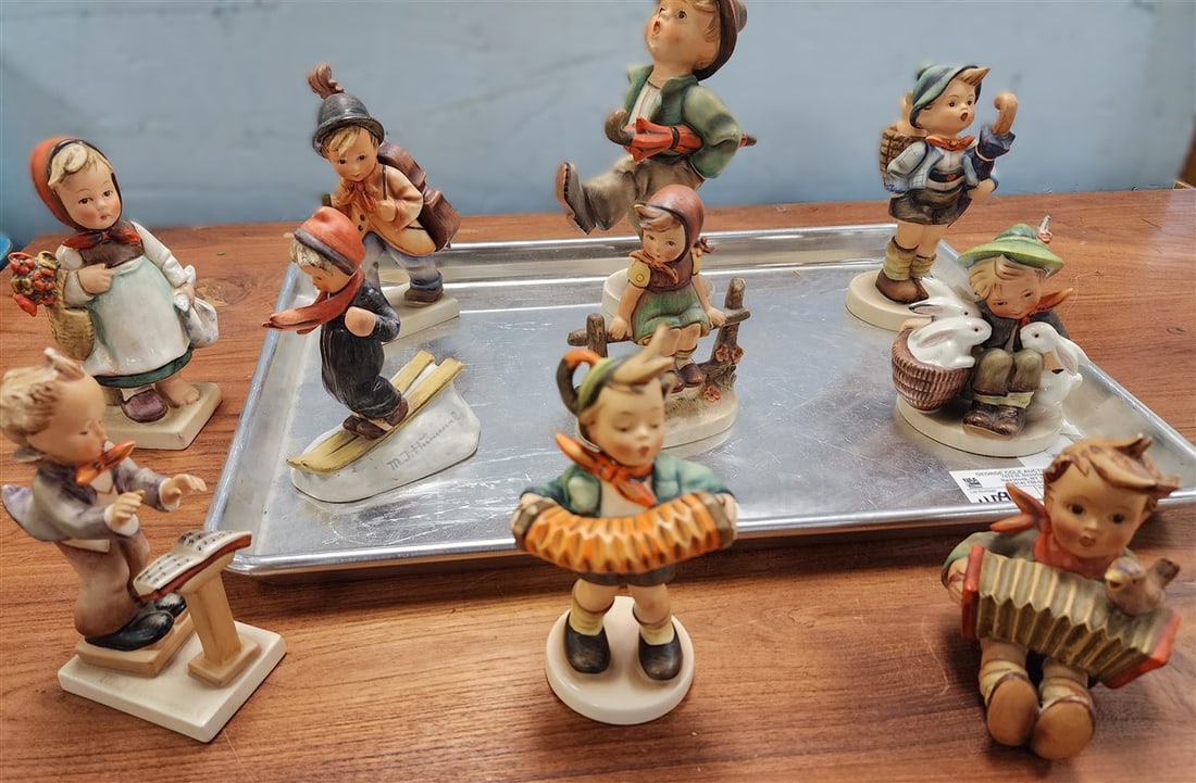 Tray 9 Full Bee Hummels - 891/1, 109/2, 198, 112/1, 59, 129, 185, 110/1, 58/0, 204 (1 of 5)