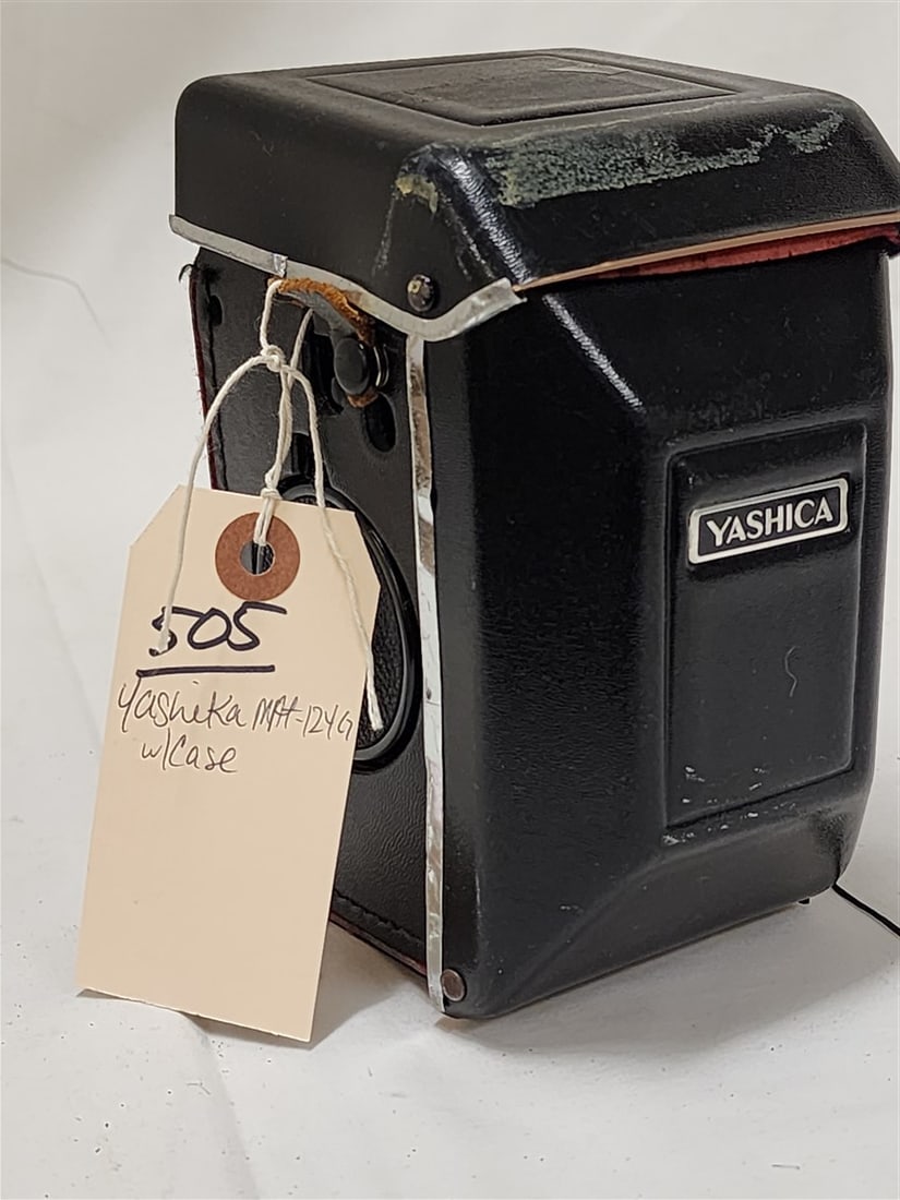 Yashica MAT-124G Camera w/Case (1 of 8)