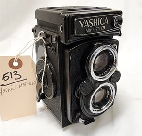 Yashica MAT- 124G