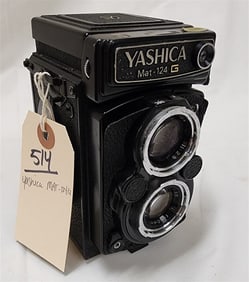 Yashica MAT- 124G