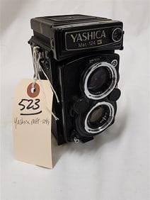 Yashica MAT - 124G