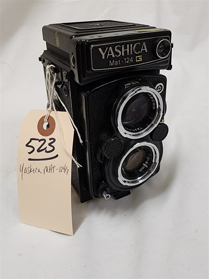 Yashica MAT - 124G (1 of 3)