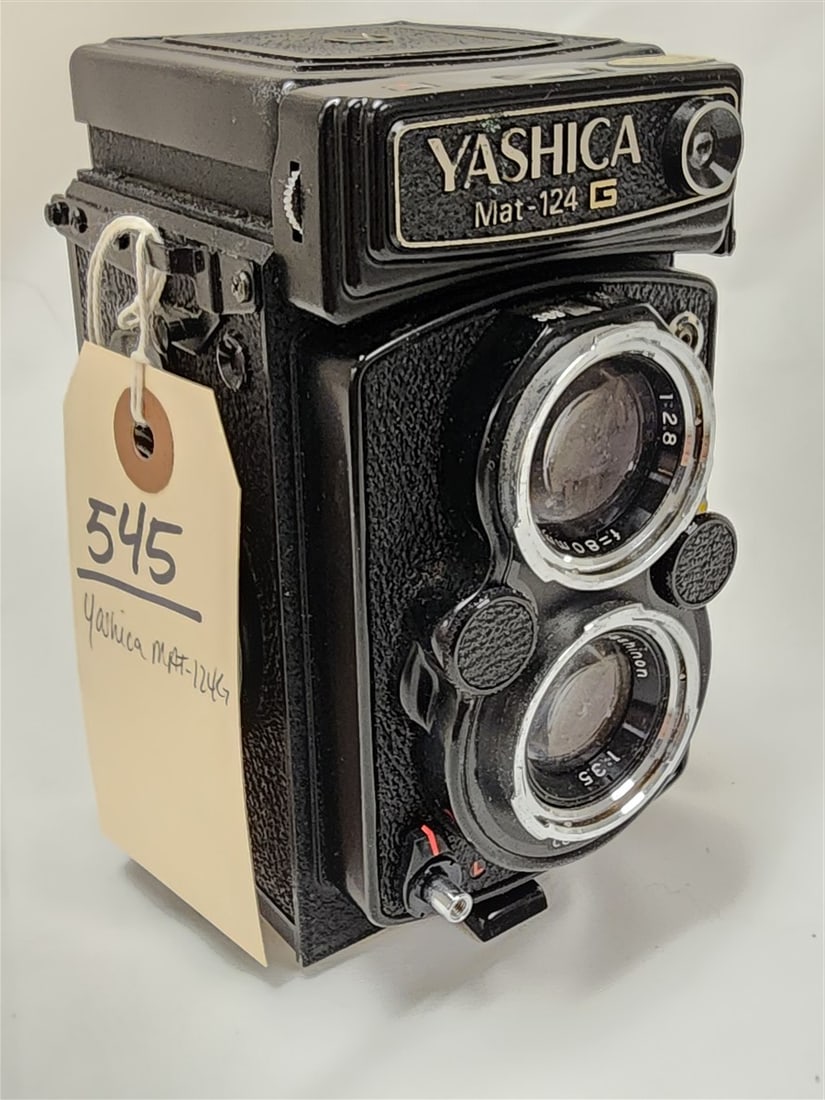 Yashica MAT-124G (1 of 4)