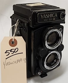 Yashica MAT - 124G (Missing Winder, Meter Broken)
