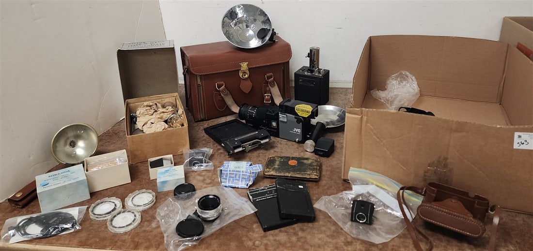 Box Misc - Victor Speed-O-Matic Synhronizer, Flashes, Lobe Industries Weiland Multi Socket in Case, (1 of 10)