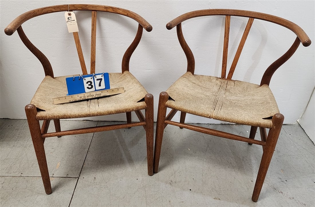 Pr. Mid Century Carl Hansen & Son Wishbone Chairs: Pr. Mid Century Carl Hansen & Son Wishbone Chairs