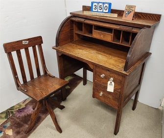 Childs Roll Top Oak Desk 38 1/2" H X 330" W X 18" D w/Chair