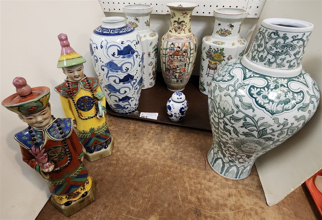 Tray 5 Chinese Vases 17", 14 1/2", 14 3/4" + 2 14" Figures: Tray 5 Chinese Vases 17", 14 1/2", 14 3/4" + 2 14" Figures
